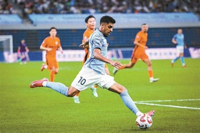 31205名深圳球迷新主場(chǎng)看中超 深圳新鵬城3比4憾負(fù)云南玉昆