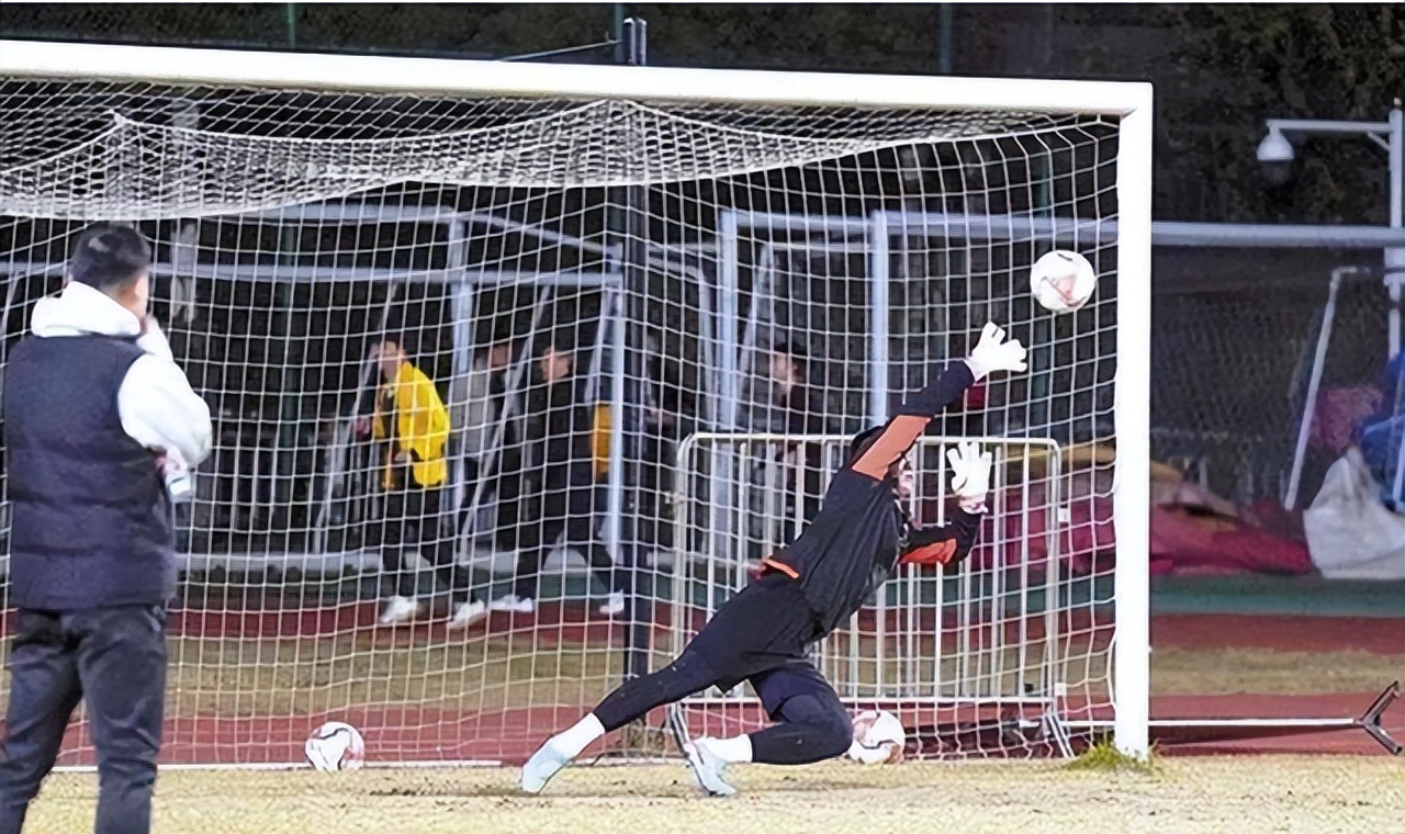 中國男足征戰世界杯歷史_賀龍與中國足球輝煌時期_中國足球歷史