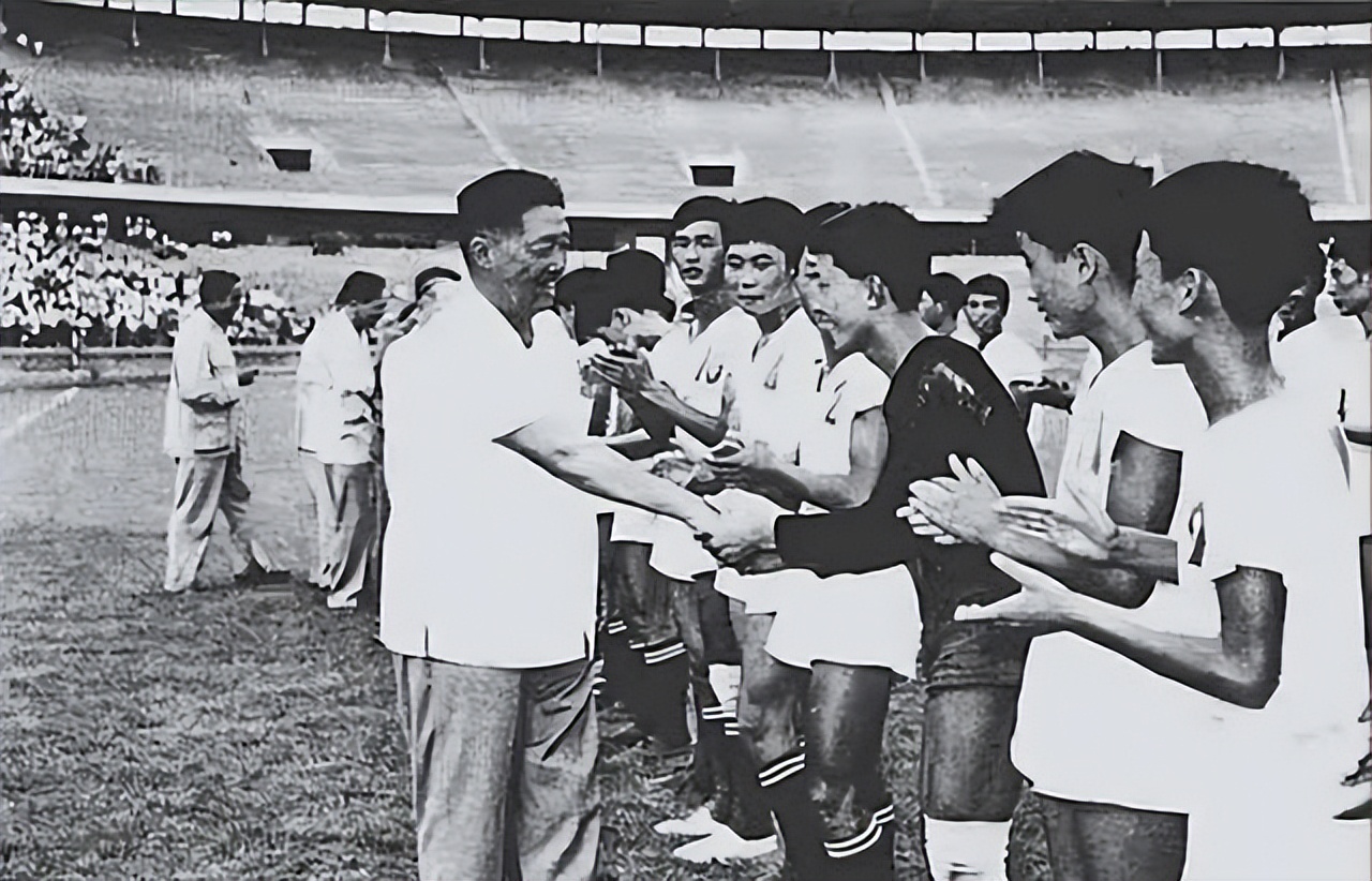 賀龍與中國足球輝煌時期_中國男足征戰世界杯歷史_中國足球歷史