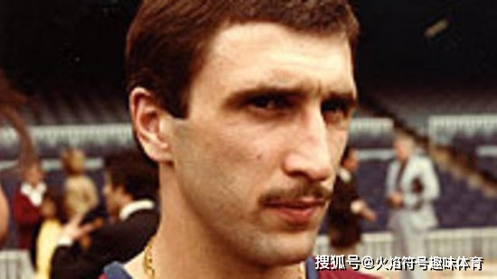 足球歷史上，正式比賽進球最多的“22大射手”都是誰？各進幾球？