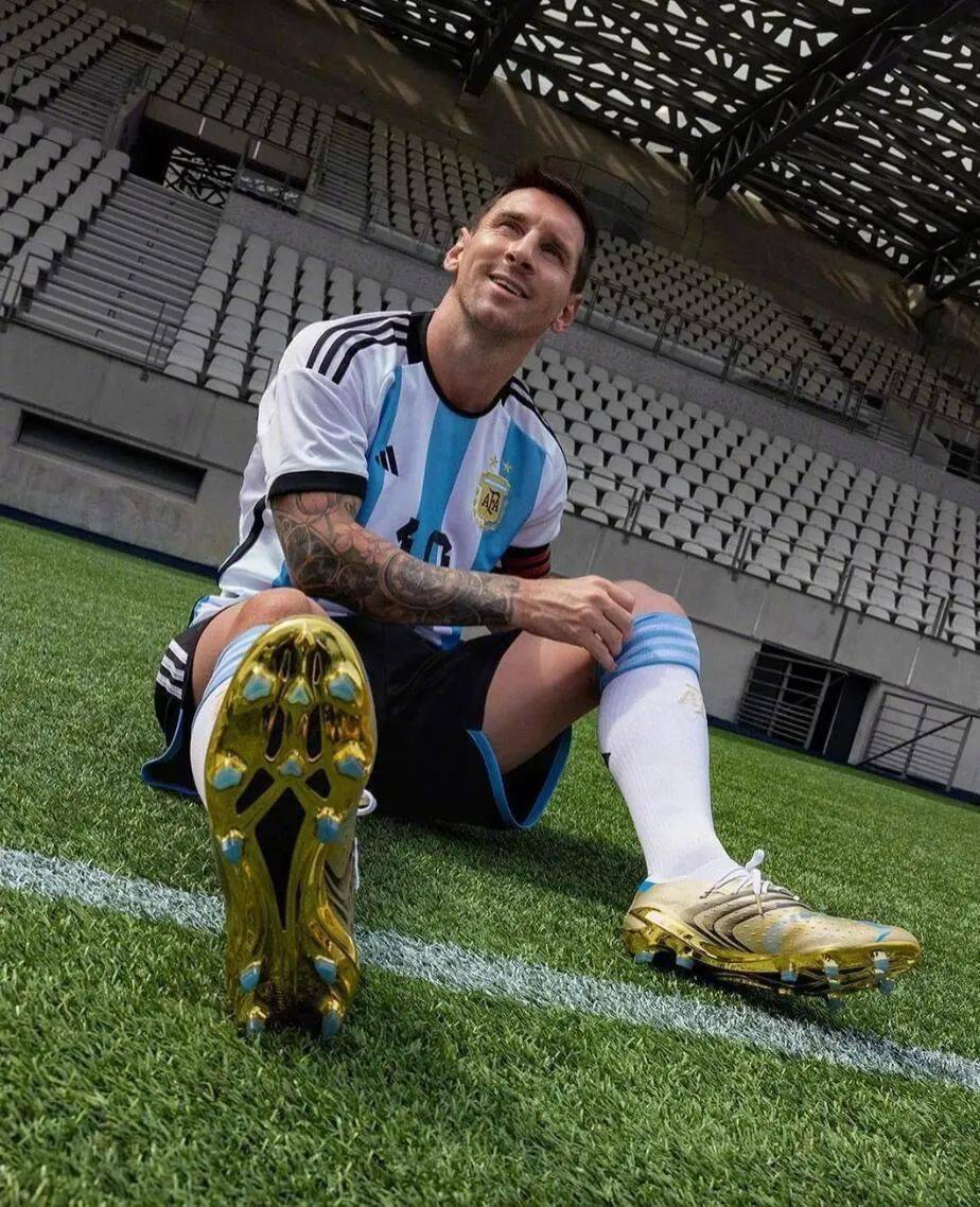 耐克阿迪世界杯歷史_adidas黃金戰(zhàn)靴梅西最后之旅_世界杯32支球隊(duì)卡塔爾開(kāi)踢