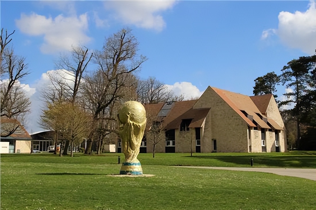 法甲聯賽用球_法國足球人才生態_法甲青訓體系