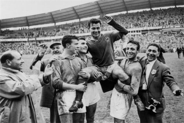 世界杯歷史最多進(jìn)球_方丹1958世界杯進(jìn)球數(shù)_世界杯單屆進(jìn)球紀(jì)錄